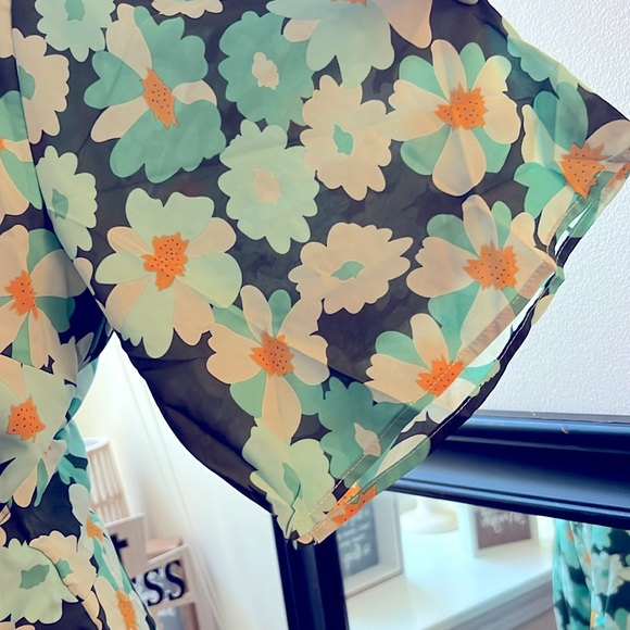 Short romper - Picture 3 of 3